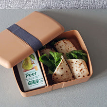 Lunchbox "Time Out Box", braun mit Geränk und Wraps