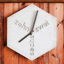 Betonuhr "zwei-sechs-zehn"