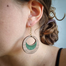 Ohrhänger "Green Moon", Nuss & Leder