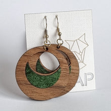 Ohrhänger "Green Moon", Nuss & Leder