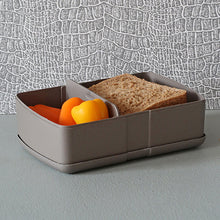 Lunchbox "Time Out Box" mokkabraun mit Paprika und Brot