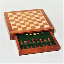 Reiseschach mit Lade aus Holz und Magnetfiguren