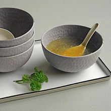 Schüssel "Hammered" Bambus grau M mit Suppe
